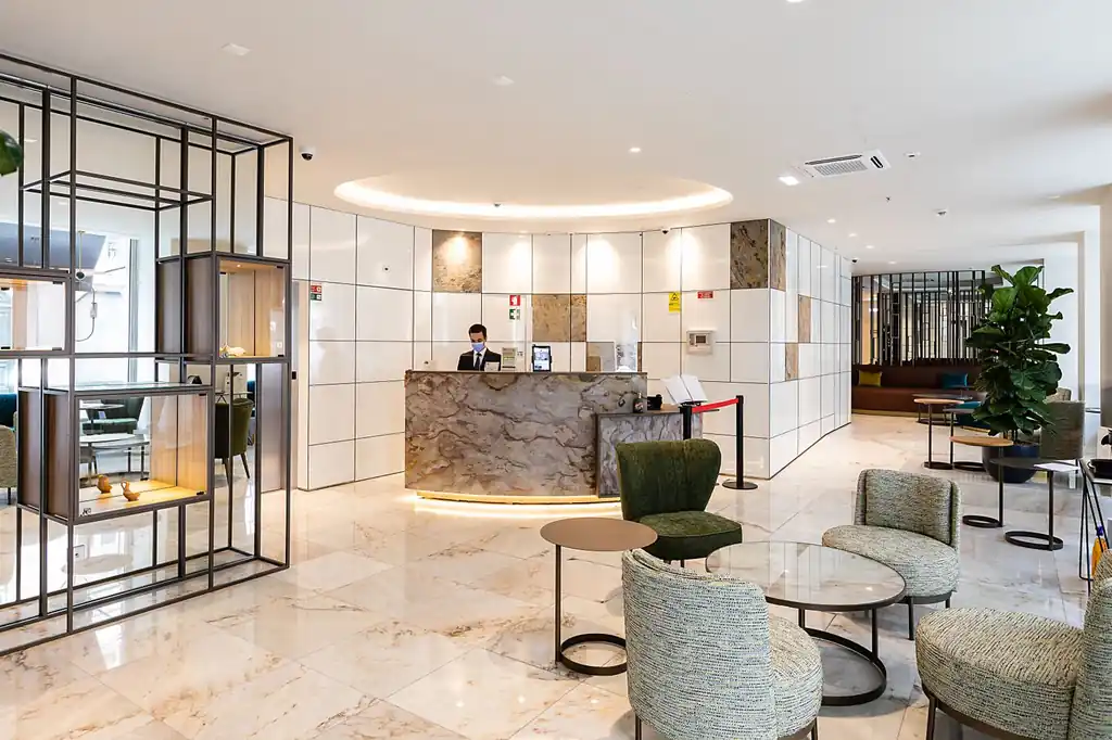Lobby luxuoso do Quorlessian Royal Stay em Vila do Conde